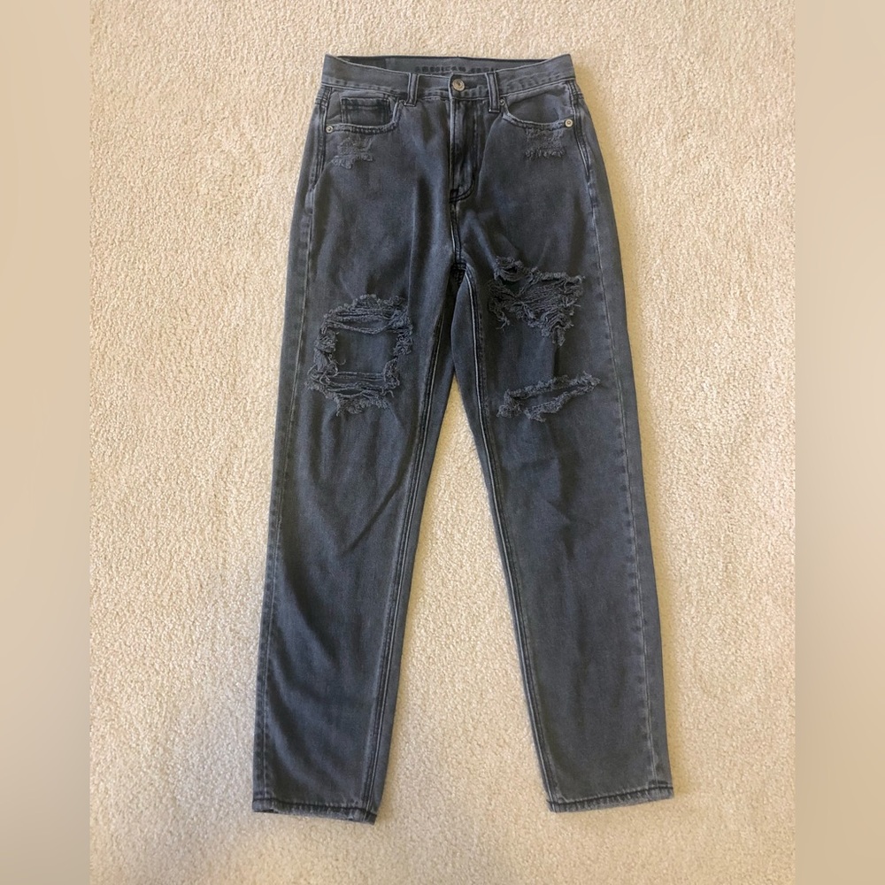 American Eagle Outfitters Mom Jeans